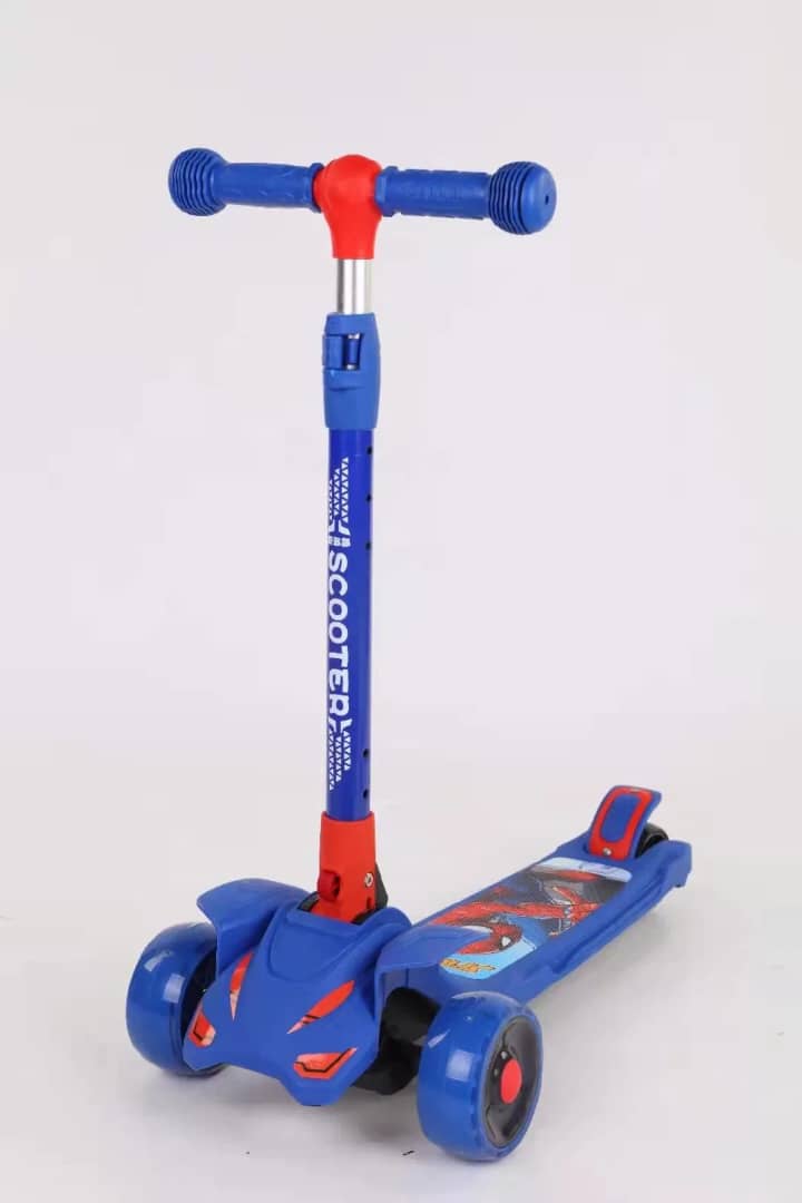 Trottinette scooter à roue réglable