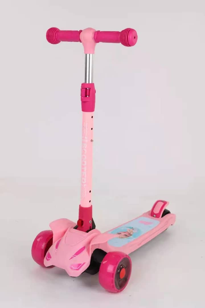 Trottinette scooter à roue réglable