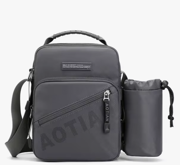 Sac à bandoulière pouvant contenir une bouteille d’eau