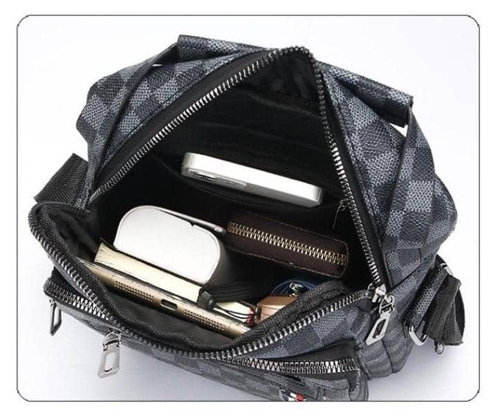 Sac à bandoulière, surface en cuir imperméable