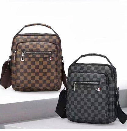 Sac à bandoulière, surface en cuir imperméable