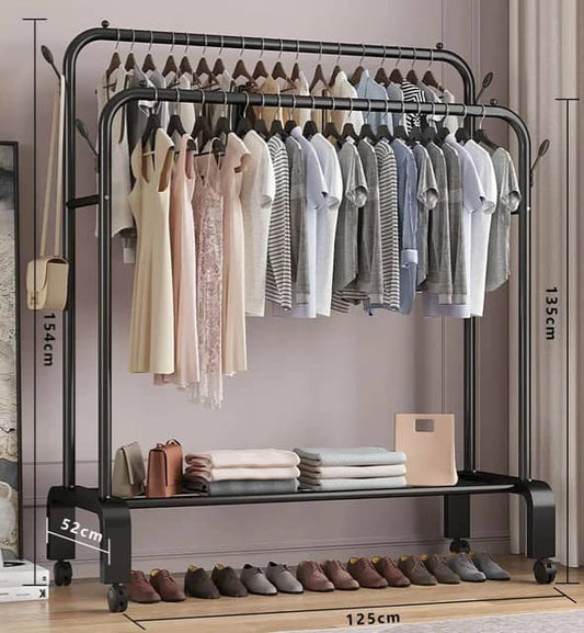 Porte-manteau sur pied